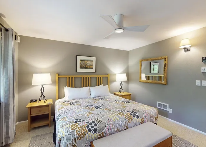 Apartment 2404 Pitchfork
